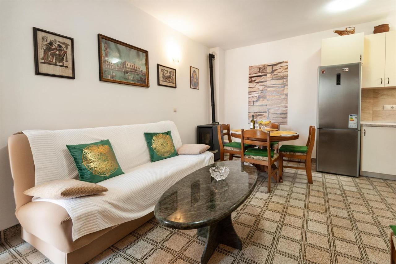Apartments Antonija Оміш Екстер'єр фото