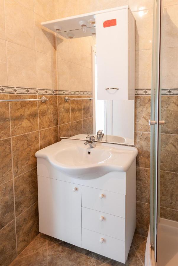 Apartments Antonija Оміш Екстер'єр фото