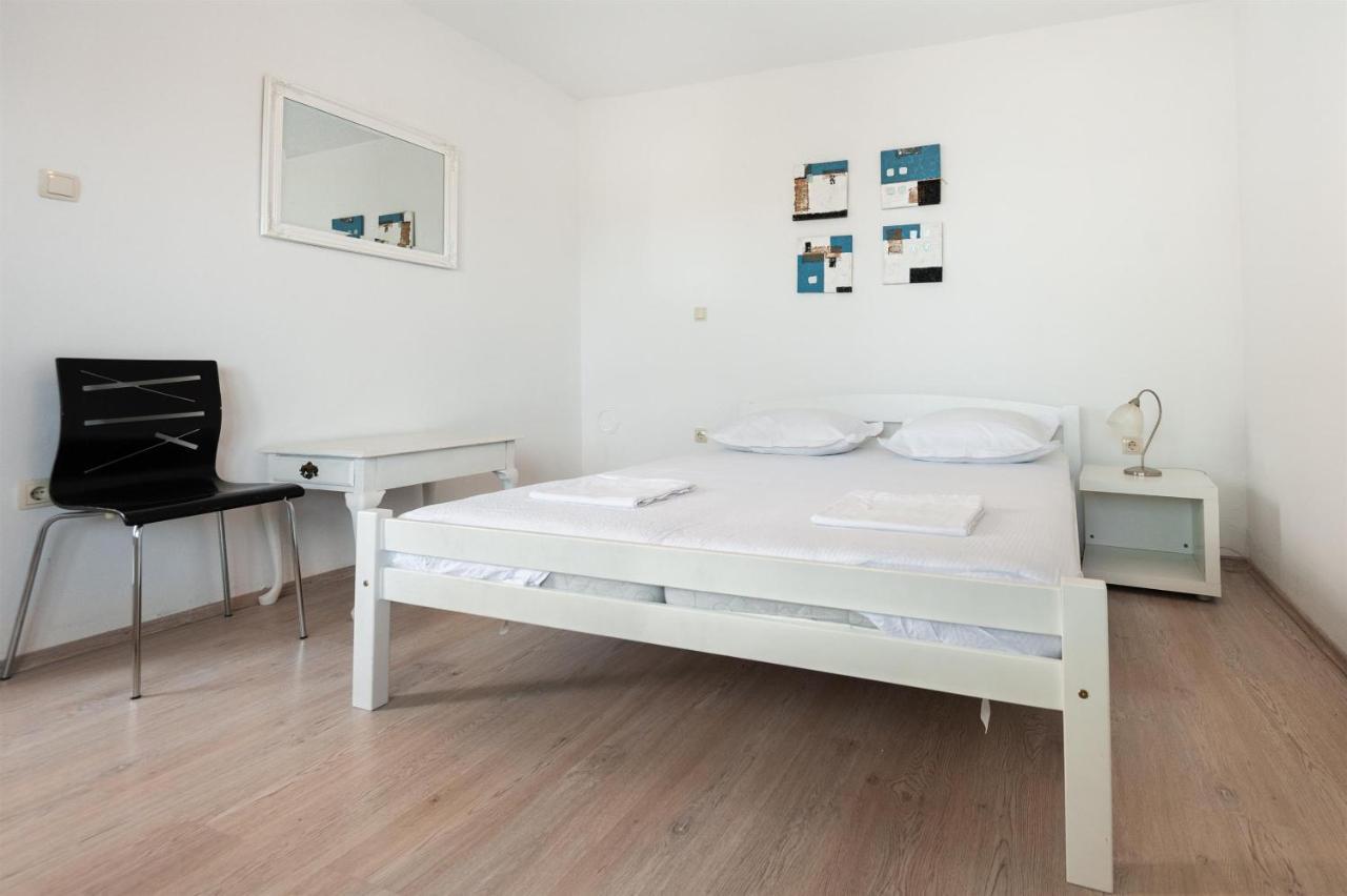 Apartments Antonija Оміш Екстер'єр фото