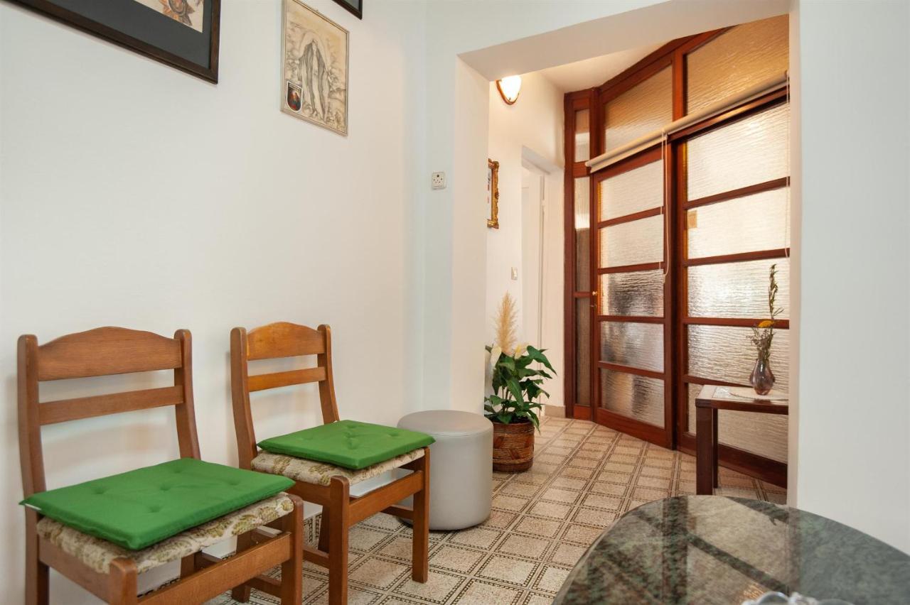 Apartments Antonija Оміш Екстер'єр фото