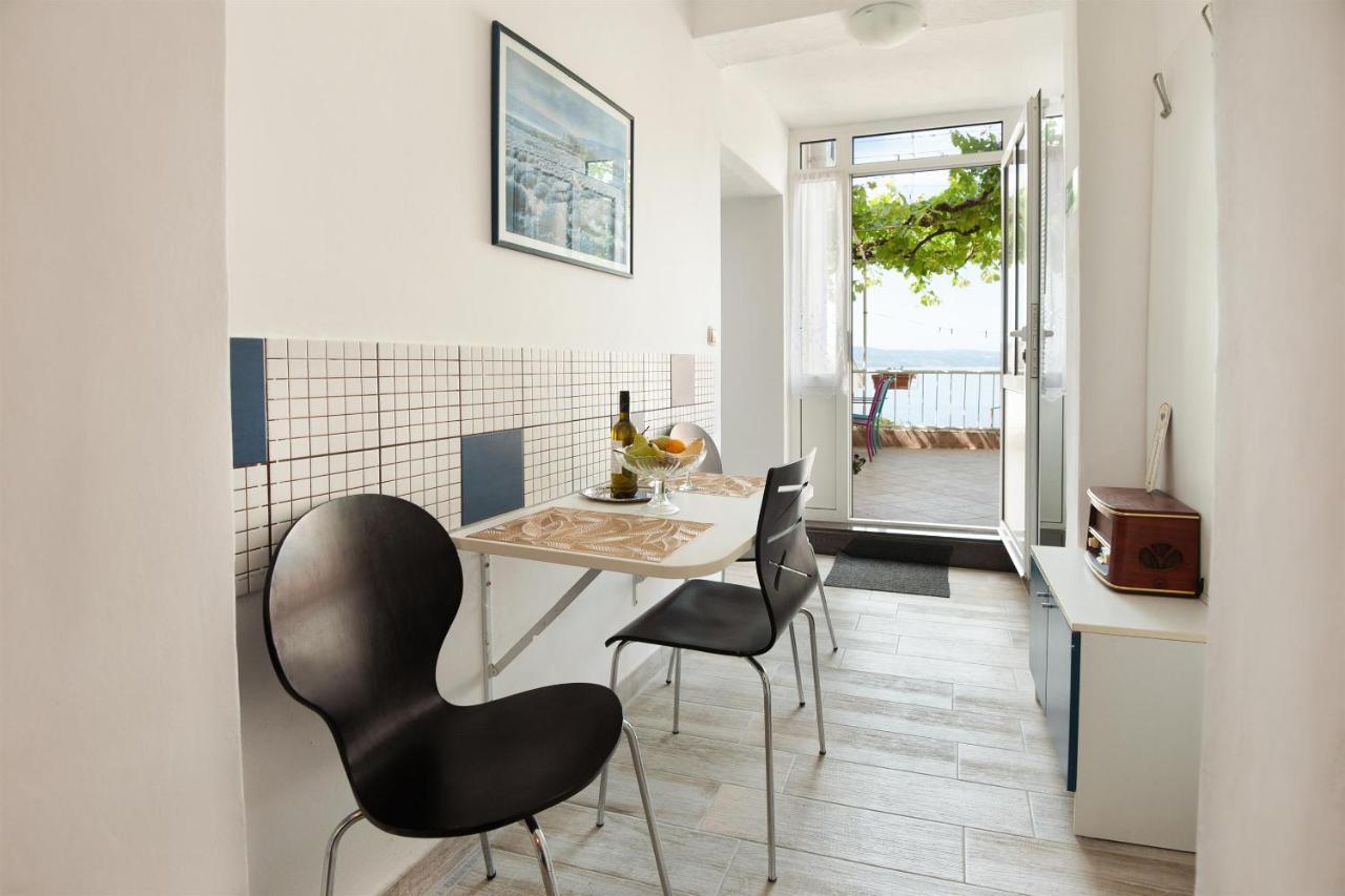 Apartments Antonija Оміш Екстер'єр фото