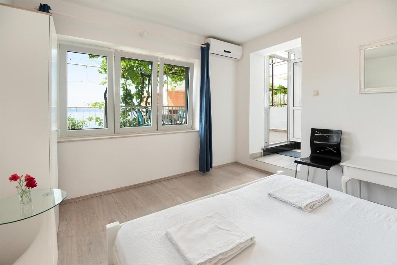 Apartments Antonija Оміш Екстер'єр фото
